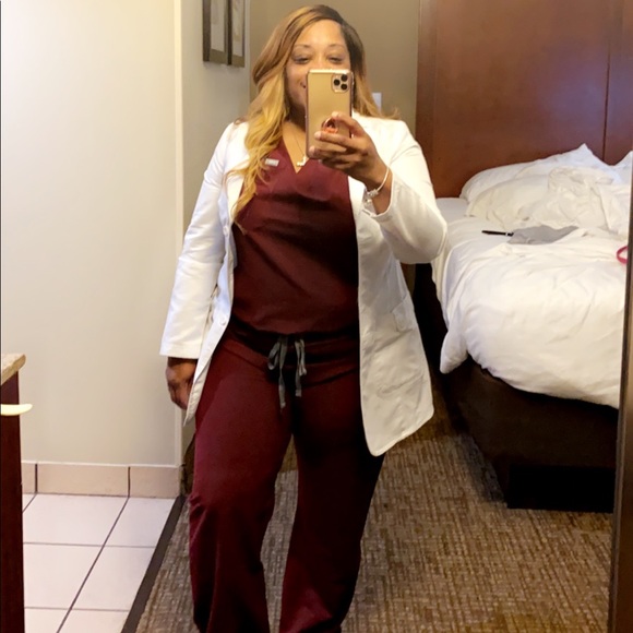 Meet your Posher, Denishia - Picture 3 of 3